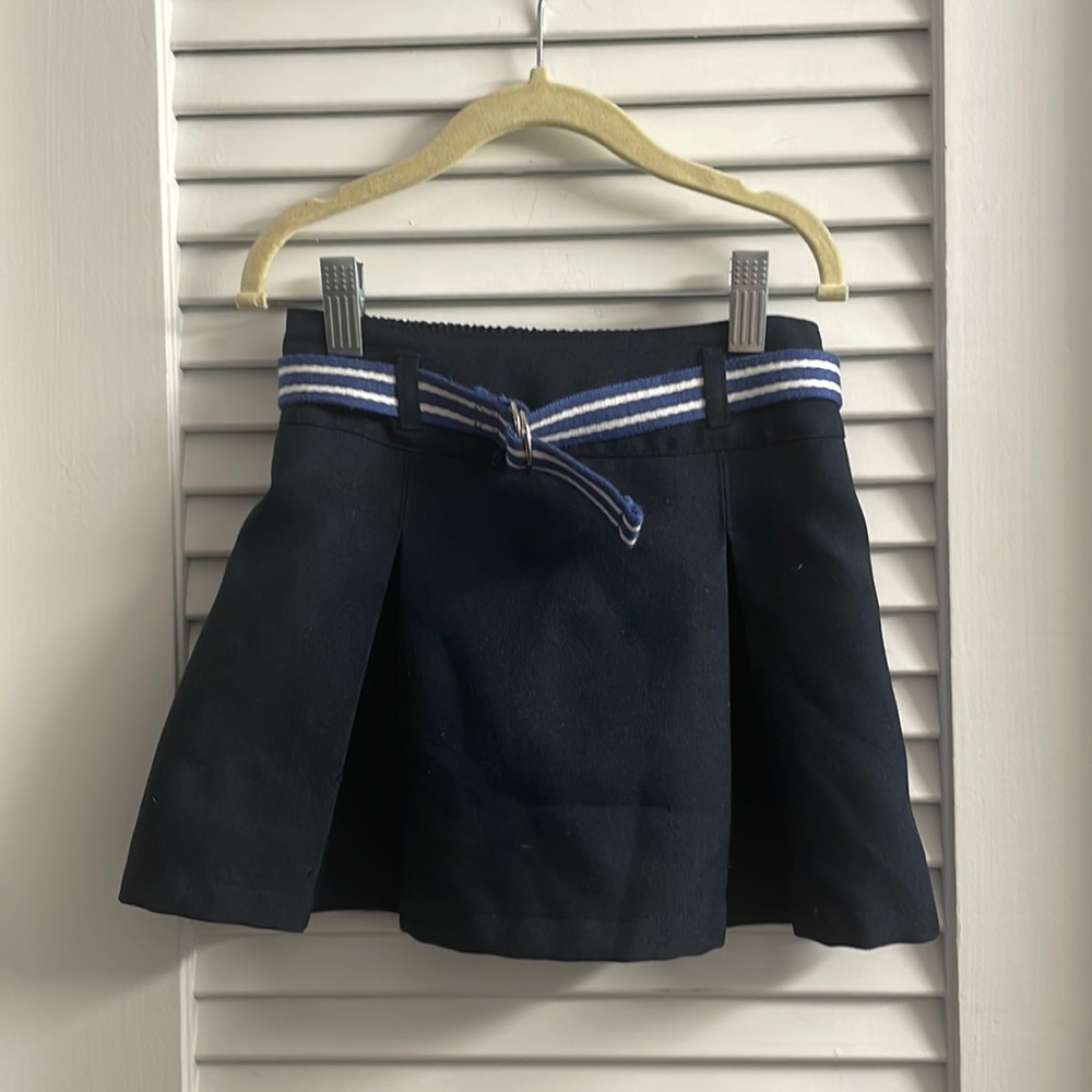 Nautica Navy School Skort,Pleated Front Size 5. Elastic Waist. Belt included.